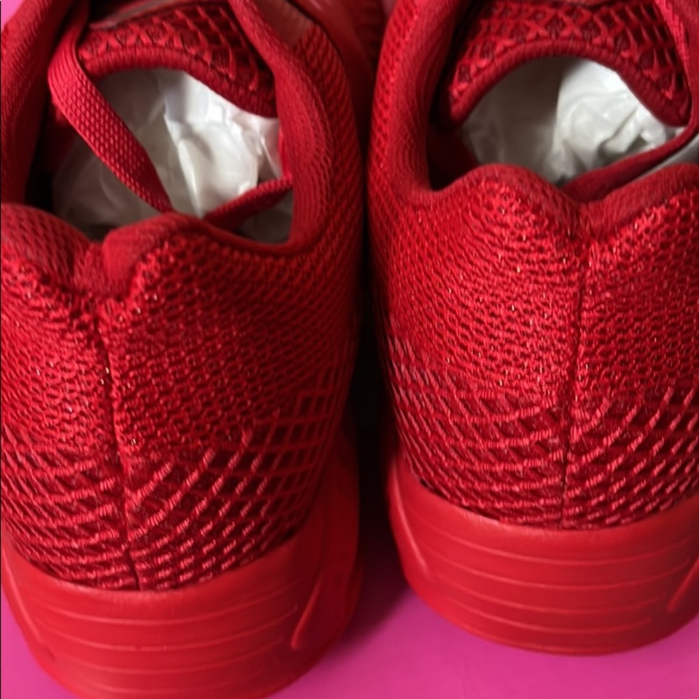 Tennis shoes for men brand Andrea size 7
